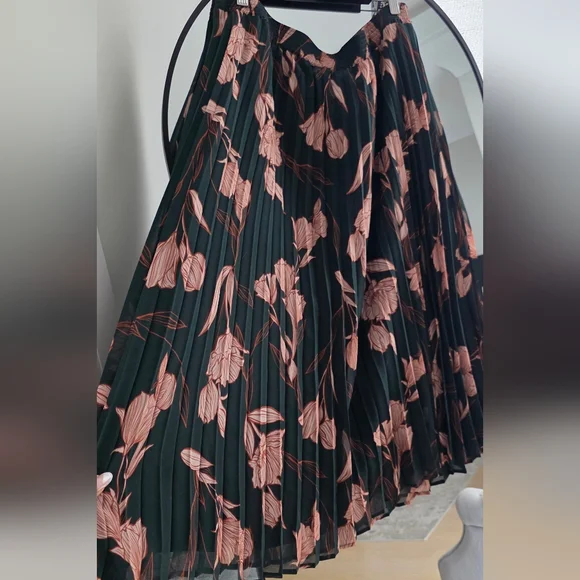 A New Day Floral Pleated Midi Skirt - Picture 4 of 6
